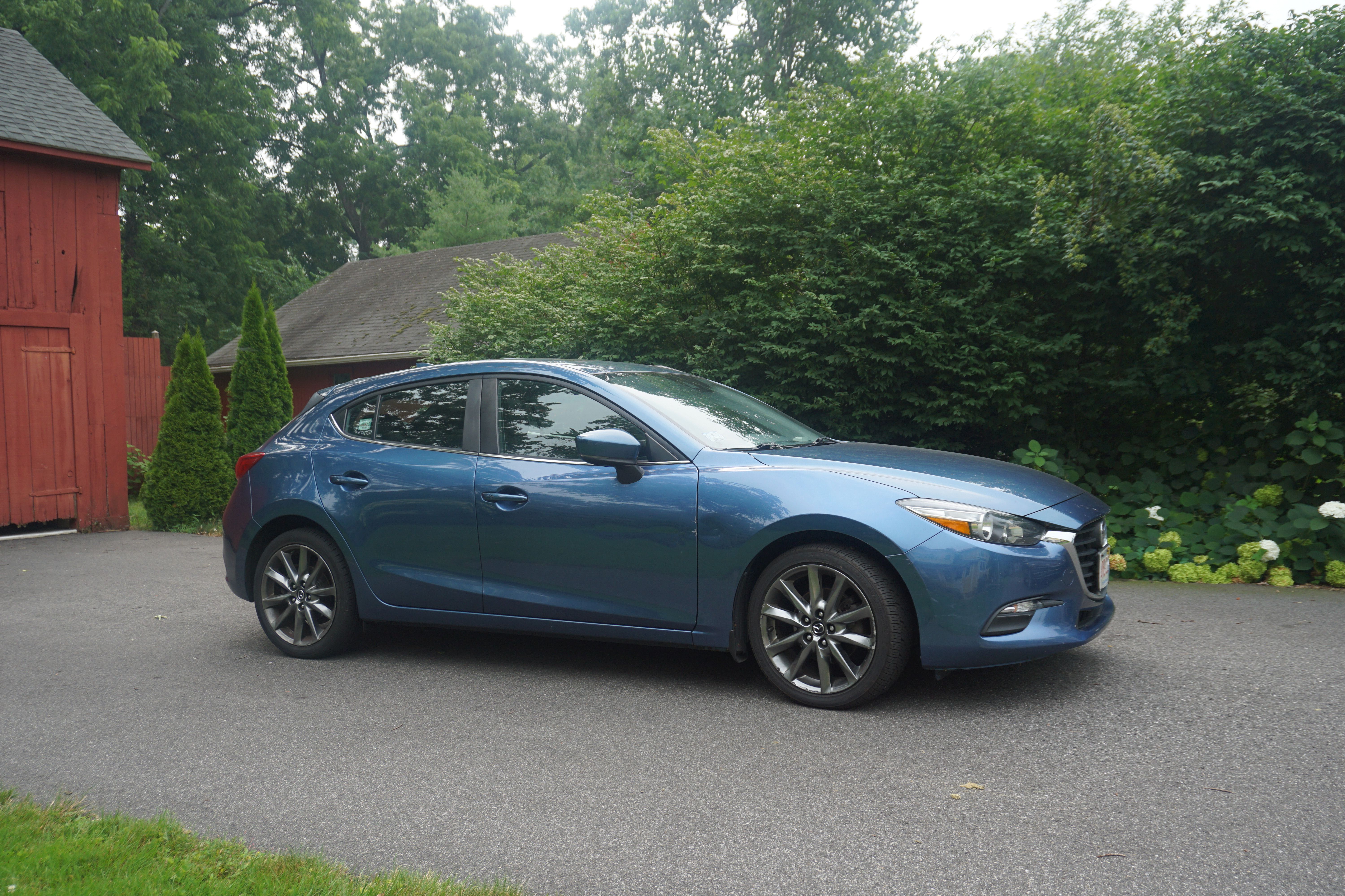 Used 2018 MAZDA MAZDA3 Touring FWD image 2