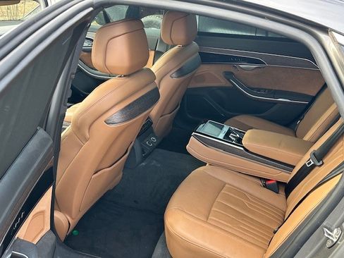 Used 2021 Audi A8 L 4.0T image 9