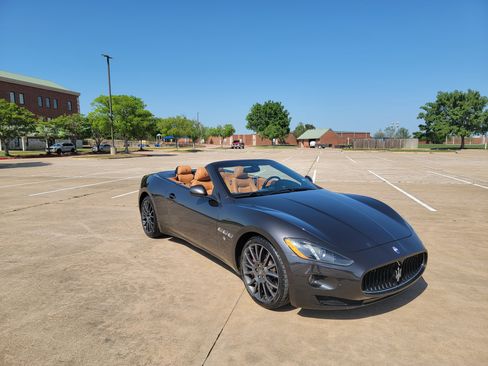 Used 2015 Maserati GranTurismo Convertible image 14
