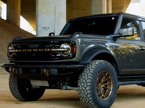 Used 2024 Ford Bronco Outer Banks w/ Sasquatch Package AWD/4WD image 1
