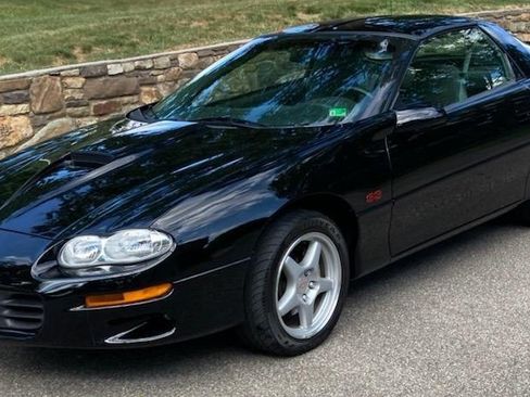 Used 1999 Chevrolet Camaro Z28 w/ SS Performance/Appearance Pkg image 18