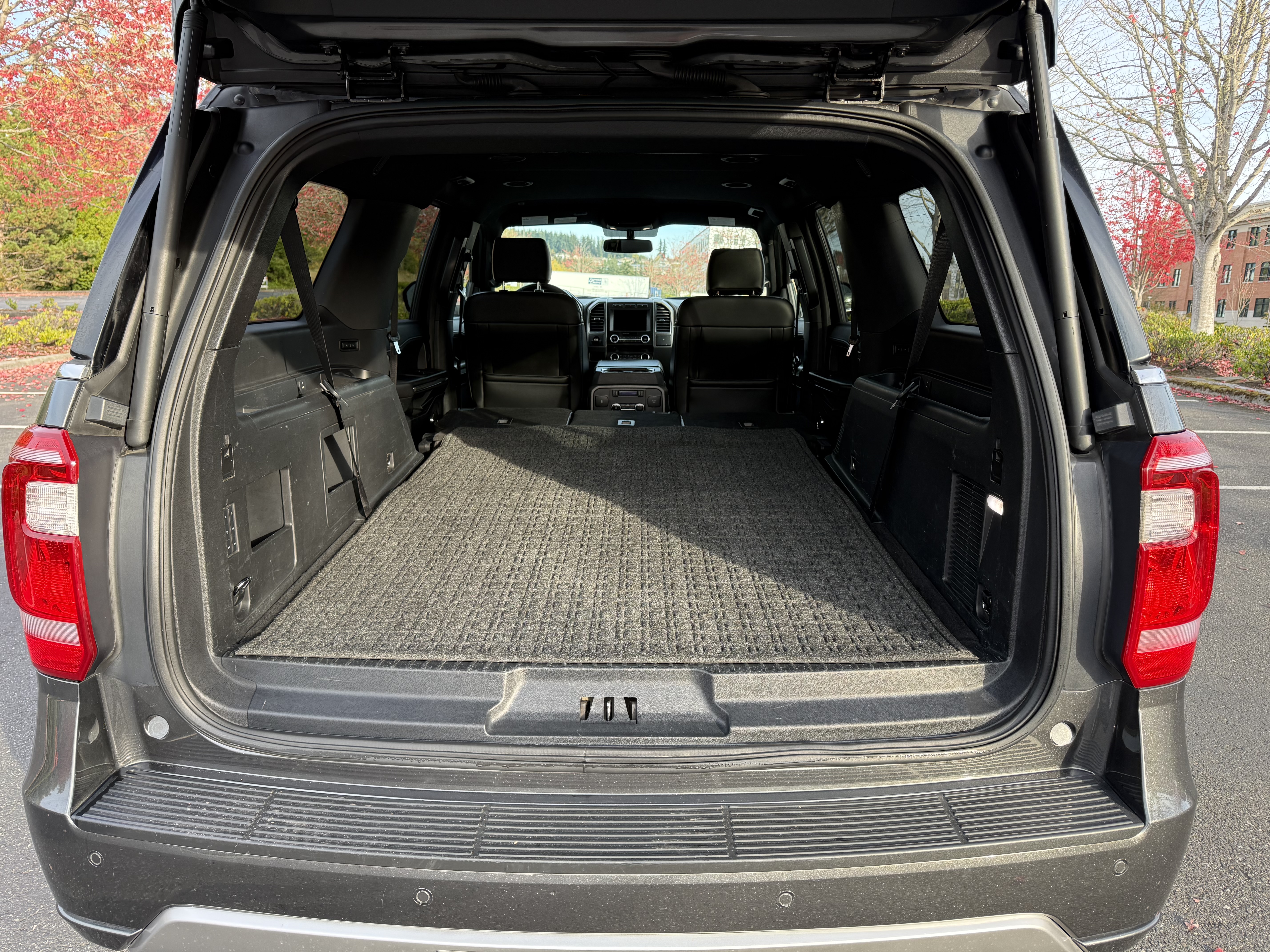 Used 2018 Ford Expedition Max XLT w/ Equipment Group 202A AWD/4WD image 8