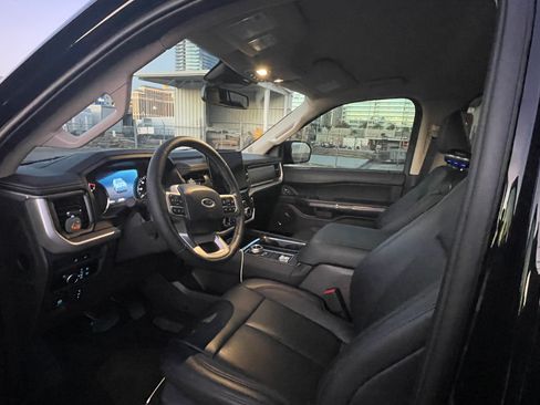 Used 2024 Ford Expedition XLT image 5