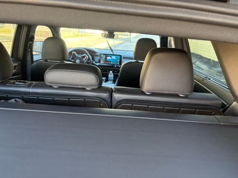 Used 2025 Volkswagen Atlas Cross Sport SEL R-Line image 12