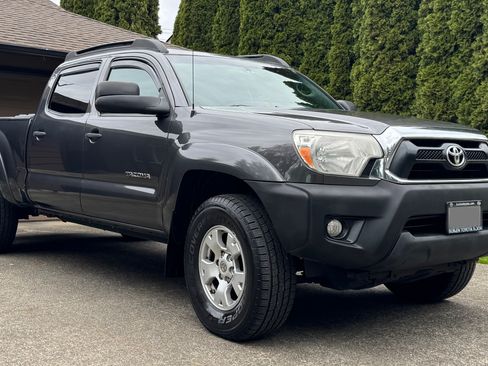 Used 2012 Toyota Tacoma 4x4 Double Cab w/ SR5 Pkg image 2