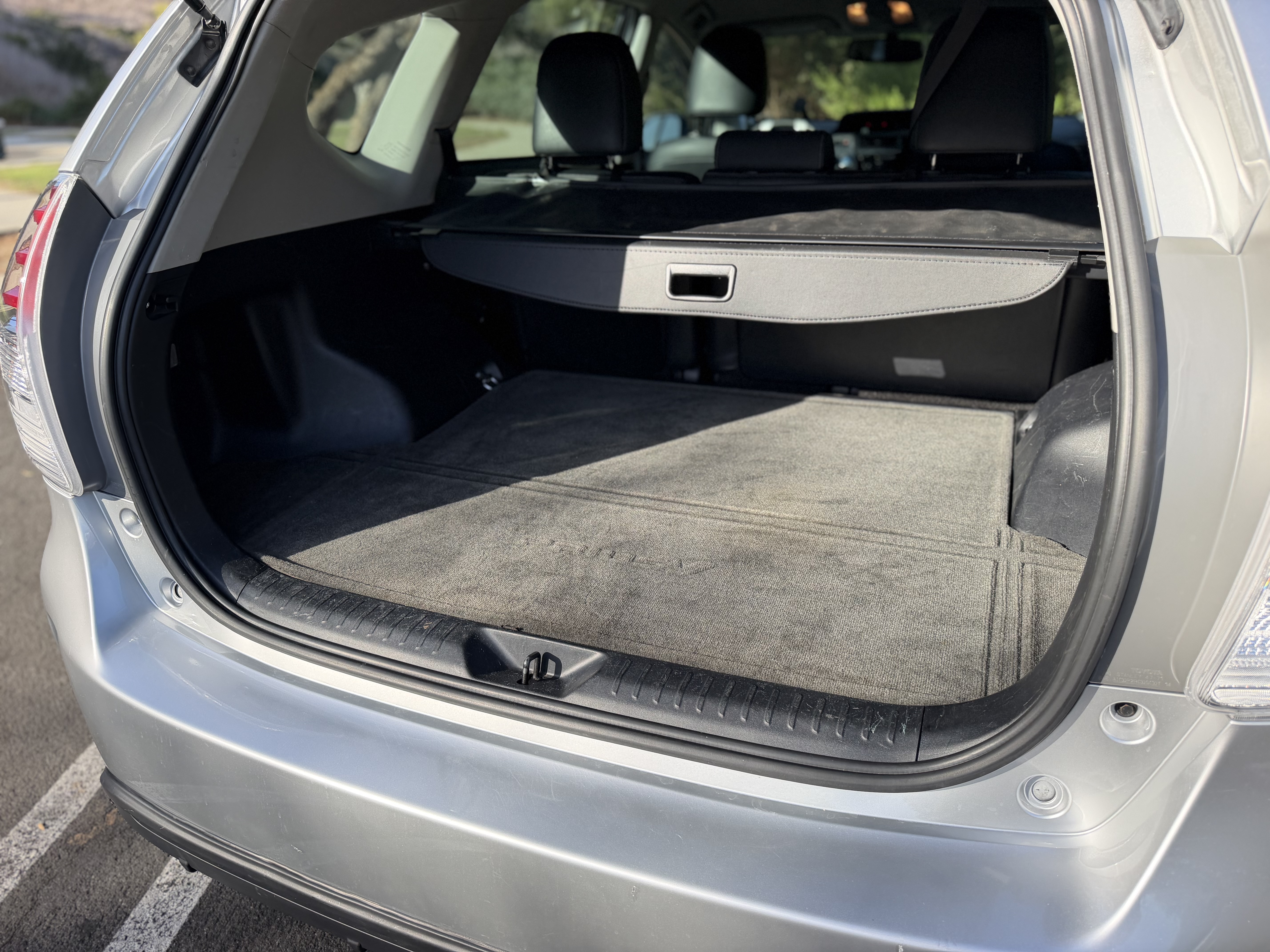 Used 2017 Toyota Prius V Four w/ Carpet Mat Package FWD image 10