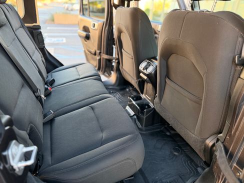 Used 2018 Jeep Wrangler Unlimited Sport S image 6