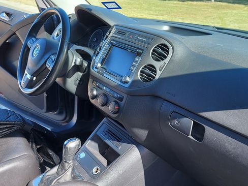 Used 2014 Volkswagen Tiguan SE image 20