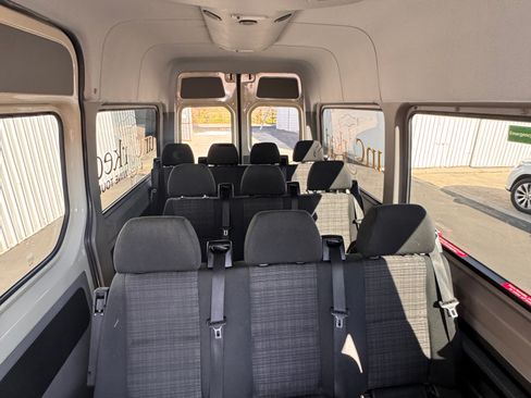 Used 2015 Mercedes-Benz Sprinter 2500 image 4