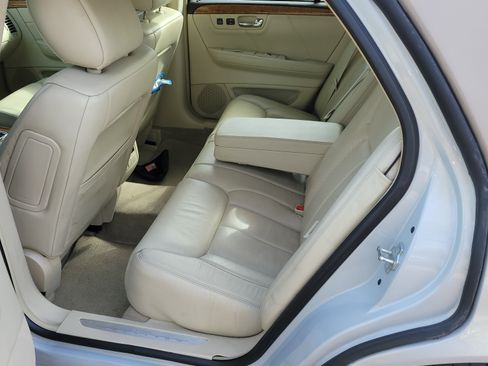 Used 2010 Cadillac DTS Platinum image 6