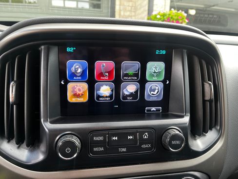 Used 2017 Chevrolet Colorado Z71 AWD/4WD image 9
