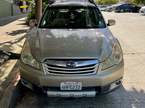 Used 2010 Subaru Outback 2.5i Limited AWD/4WD image 5