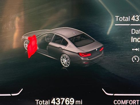 Used 2020 BMW 530i xDrive w/ M Sport Package image 16