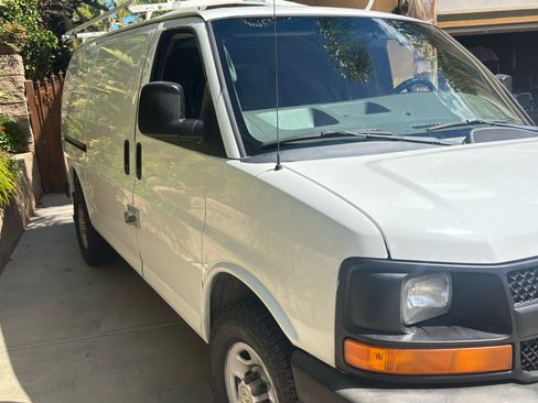 Used 2012 Chevrolet Express 2500 image 1