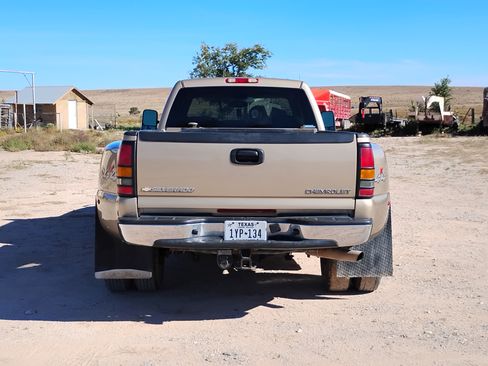 Used 2004 Chevrolet Silverado 3500 4x4 Crew Cab w/ Heavy-Duty Power Package image 5