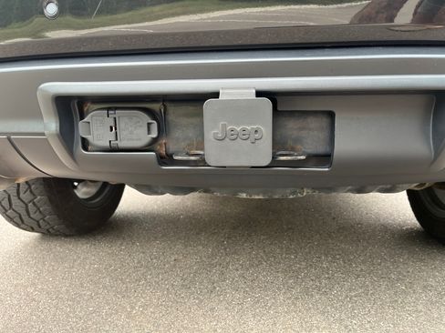 Used 2014 Jeep Grand Cherokee Limited w/ Luxury Group II image 27