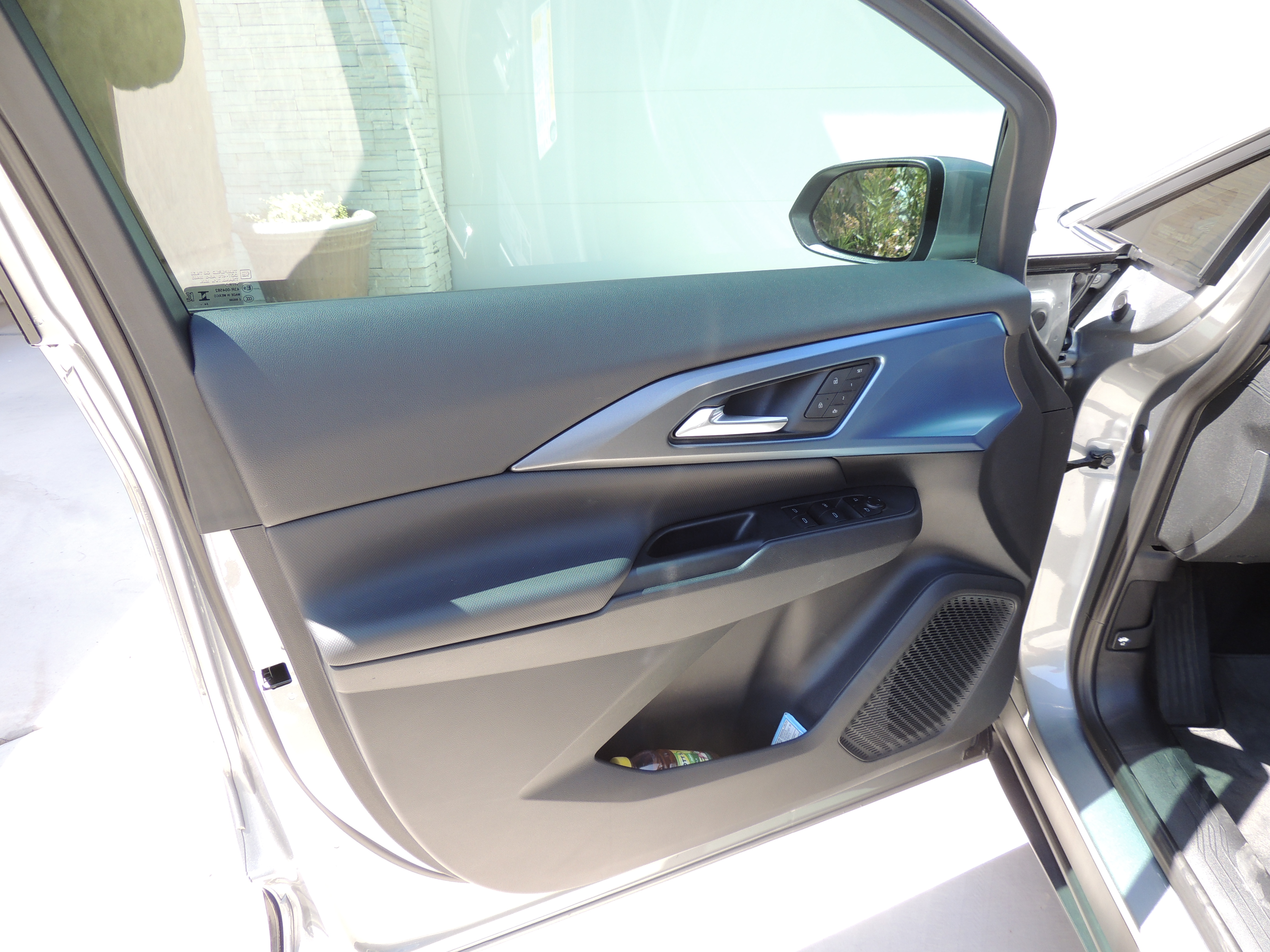 Used 2025 Chevrolet Equinox EV LT w/ Convenience Package II FWD image 12