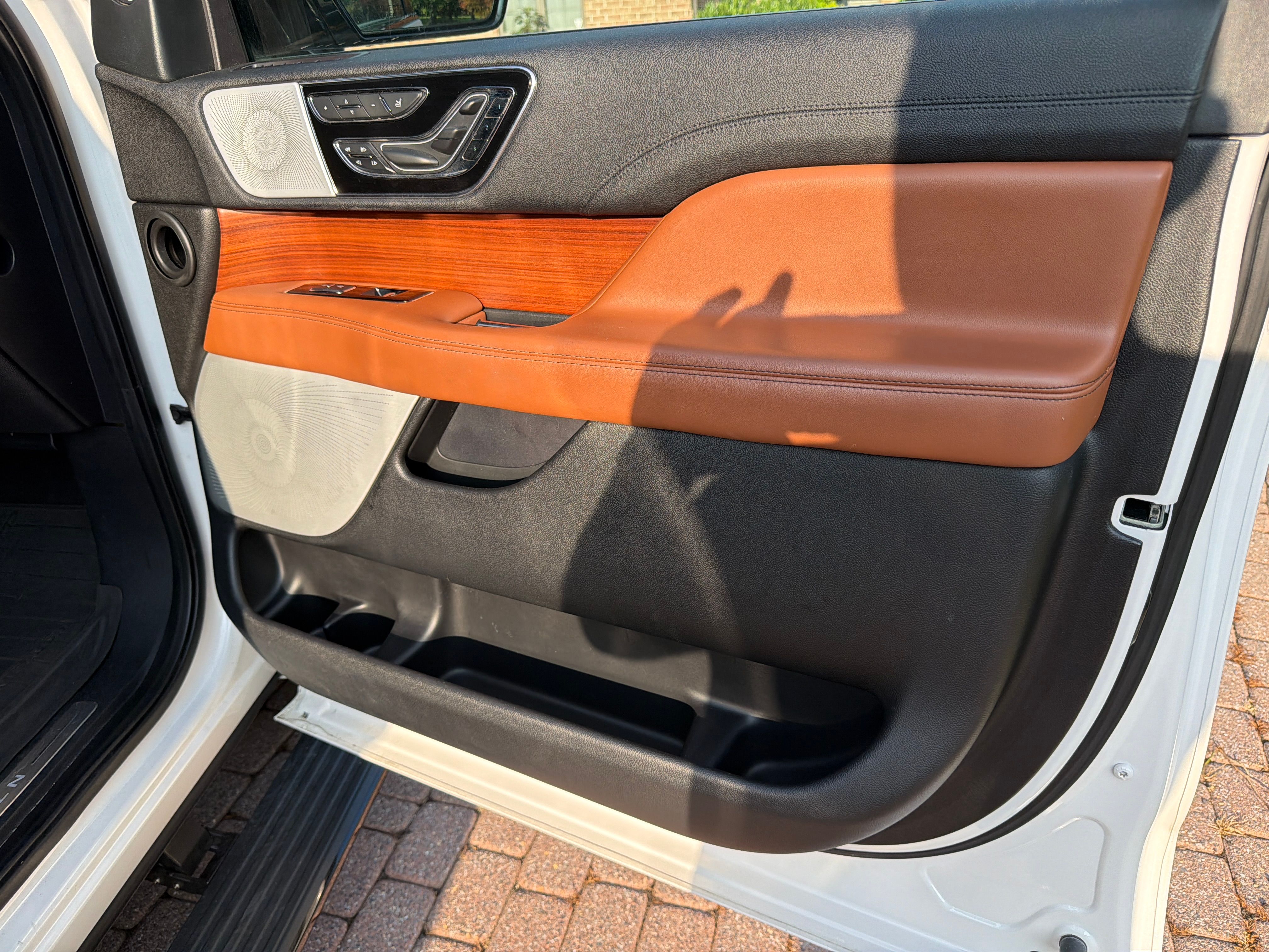Used 2019 Lincoln Navigator Reserve w/ Cargo Package AWD/4WD image 29