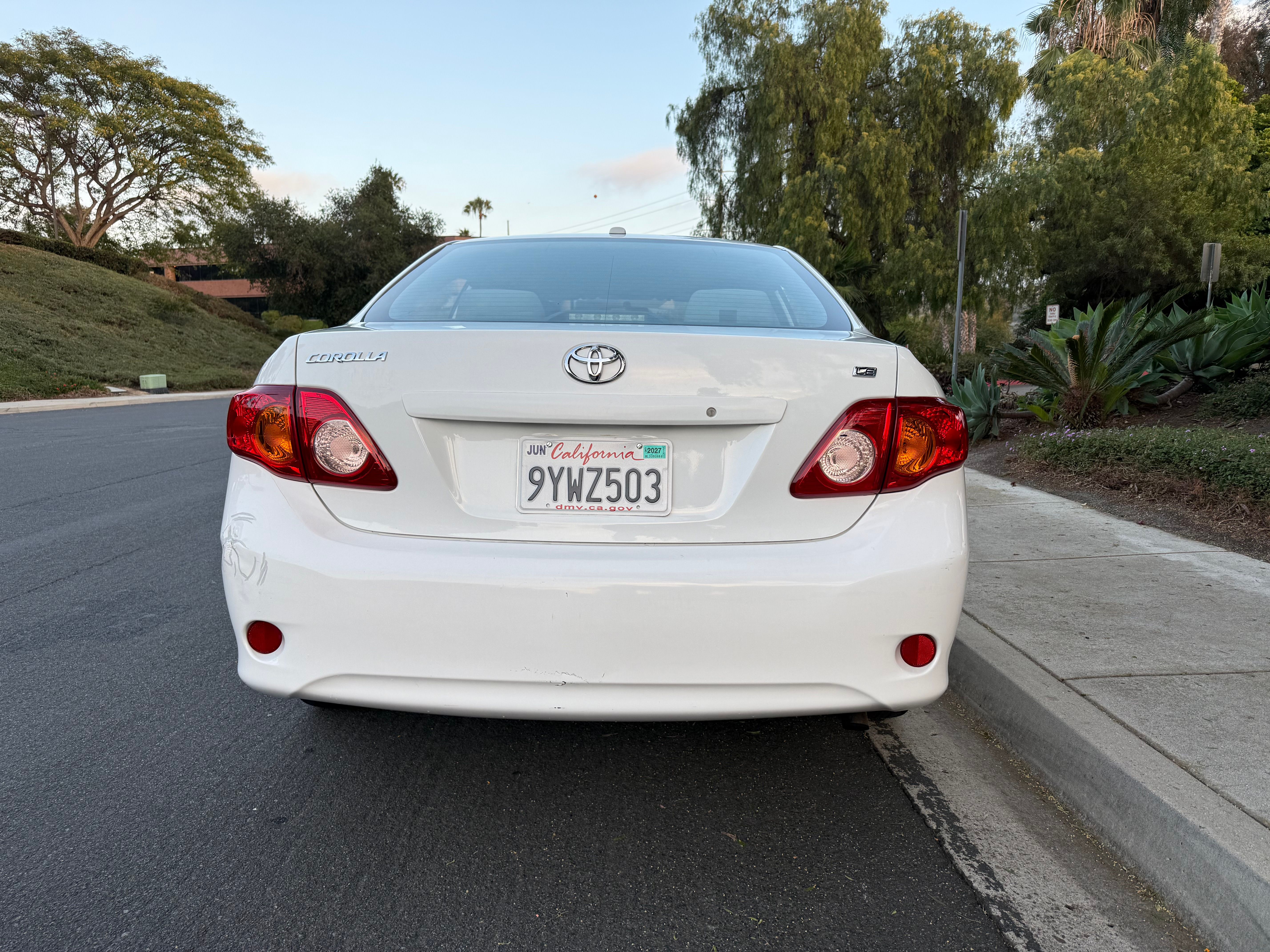 Used 2010 Toyota Corolla LE FWD image 4