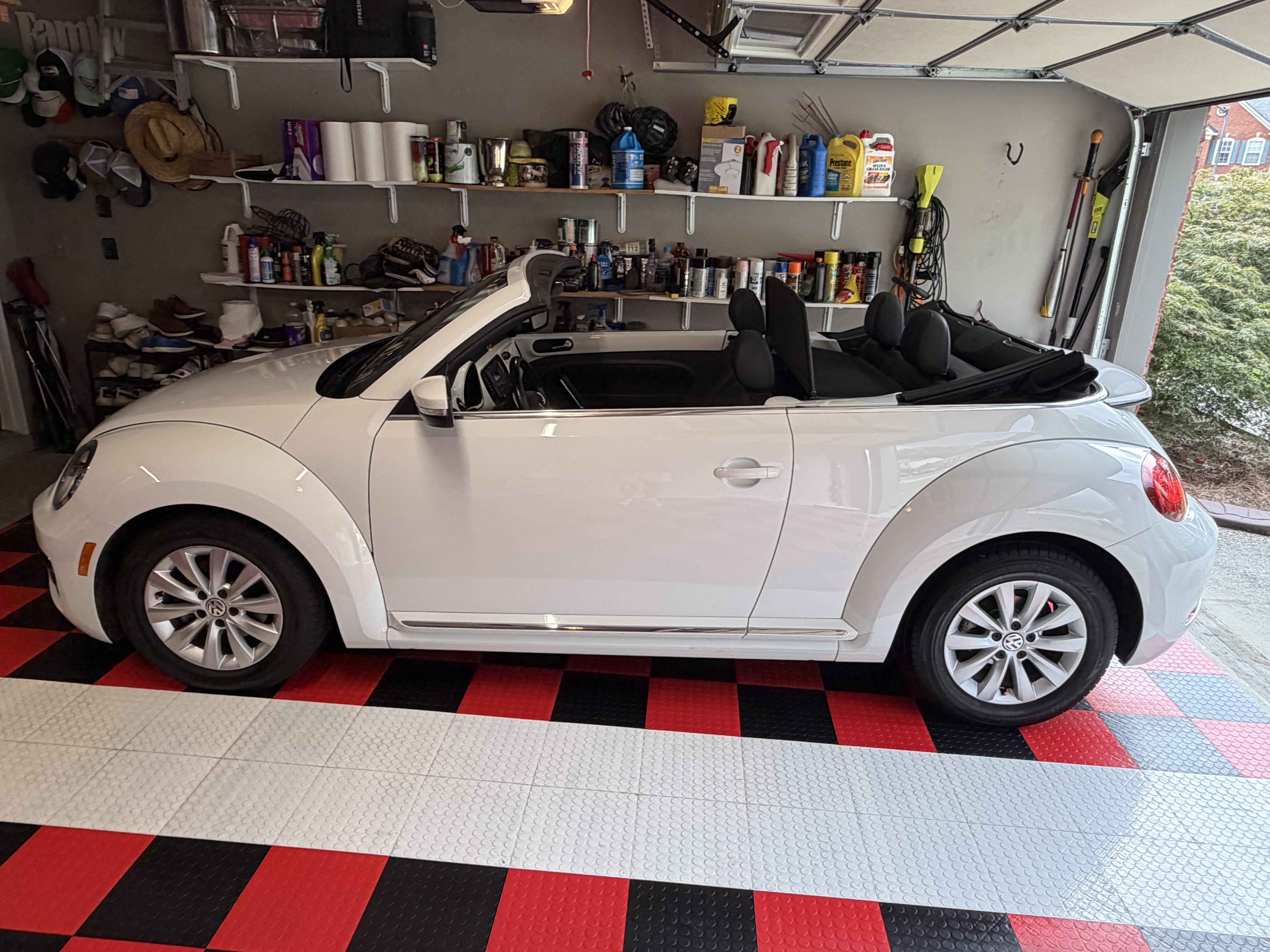 Used 2018 Volkswagen Beetle 2.0T SE FWD image 16