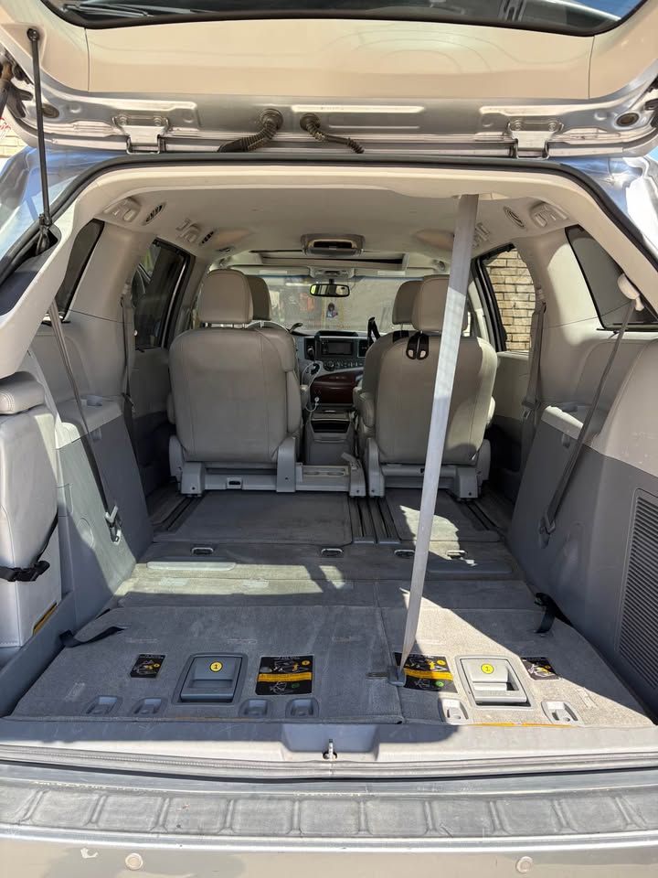 Used 2013 Toyota Sienna XLE FWD image 17