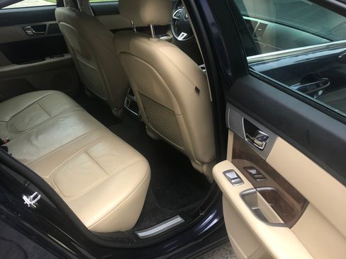 Used 2015 Jaguar XF Premium image 9