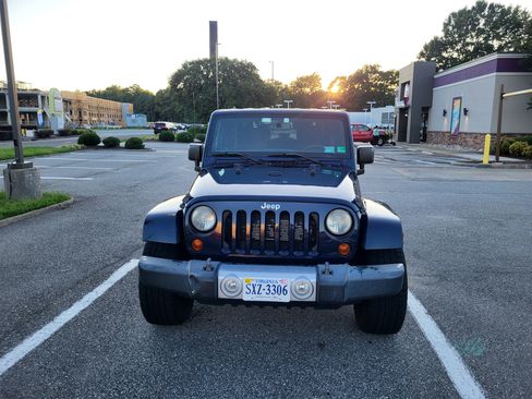 Used 2013 Jeep Wrangler Sahara w/ Connectivity Group AWD/4WD image 5