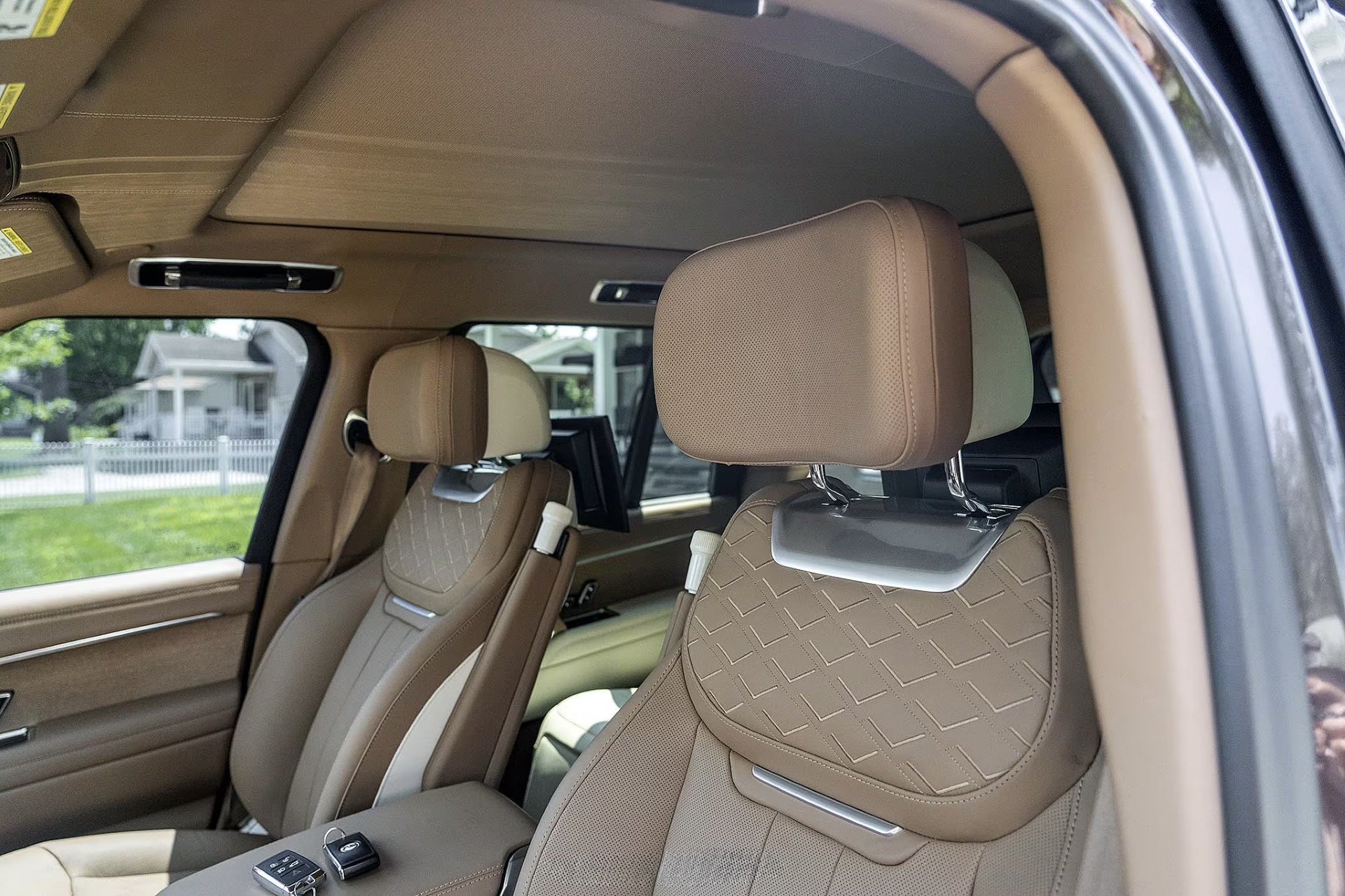 Used 2025 Land Rover Range Rover SV AWD/4WD image 21