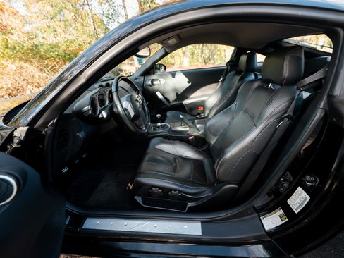 Used 2005 Nissan 350Z 35th Anniversary Edition w/ (N93) Cargo Convenience Pkg image 16