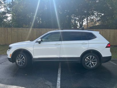 Used 2020 Volkswagen Tiguan SE w/ Panoramic Sunroof Package