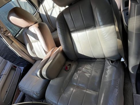 Used 2011 Ford Crown Victoria LX w/ Comfort Appearance Pkg RWD image 22