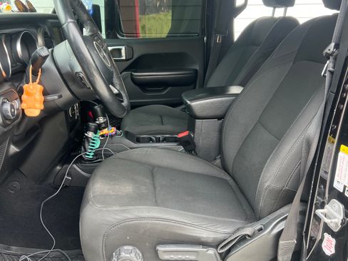 Used 2019 Jeep Wrangler Unlimited Sport S image 12