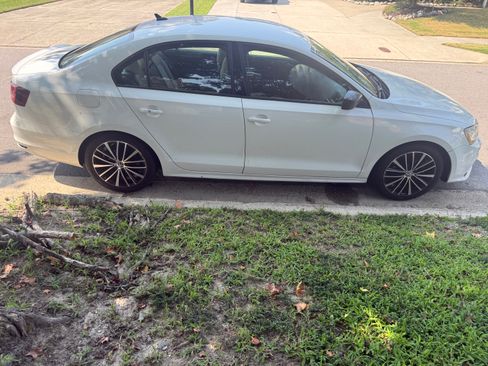 Used 2017 Volkswagen Jetta Sport FWD image 5