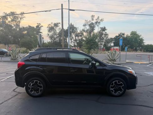 Used 2017 Subaru Crosstrek 2.0i Premium w/ Moonroof Package AWD/4WD image 6