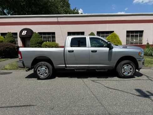 Used 2024 RAM 2500 Tradesman w/ Chrome Appearance Group AWD/4WD image 8