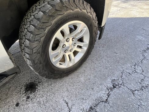 Used 2020 Chevrolet Suburban LT image 15