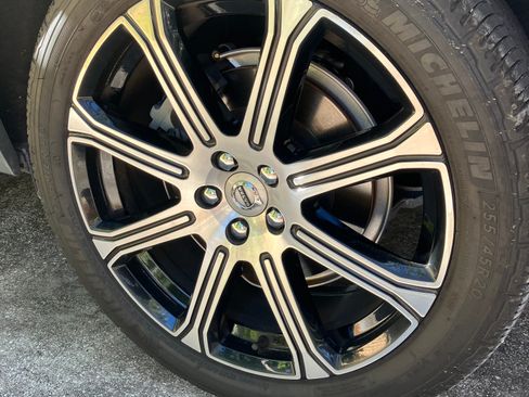 Used 2018 Volvo XC60 T6 Inscription w/ Convenience Package image 9