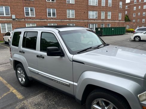 Used 2009 Jeep Liberty Limited w/ Premium Group II AWD/4WD image 5