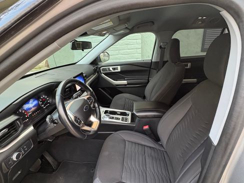 Used 2021 Ford Explorer XLT image 8