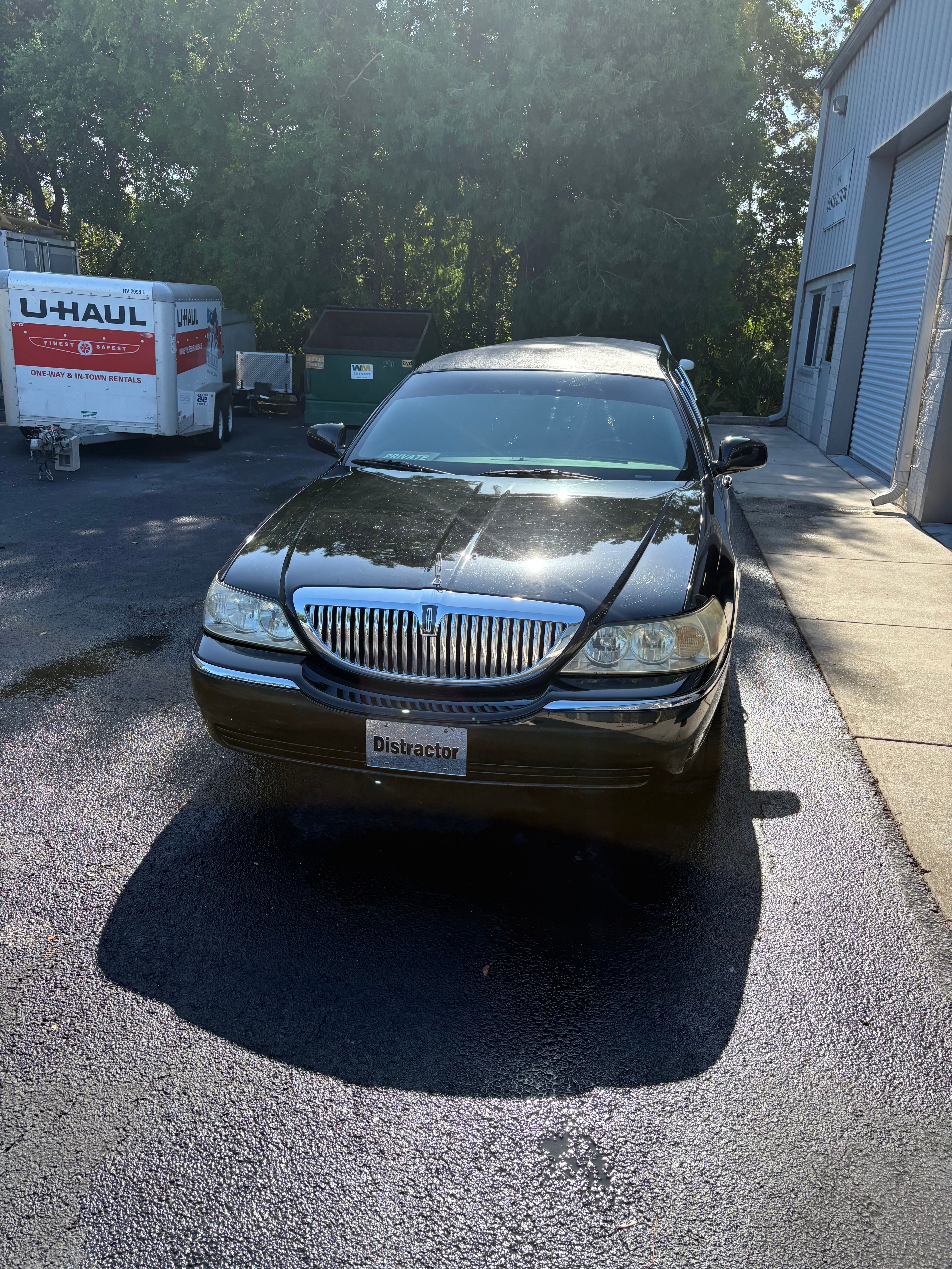 Used 2006 Lincoln Town Car Executive RWD image 14