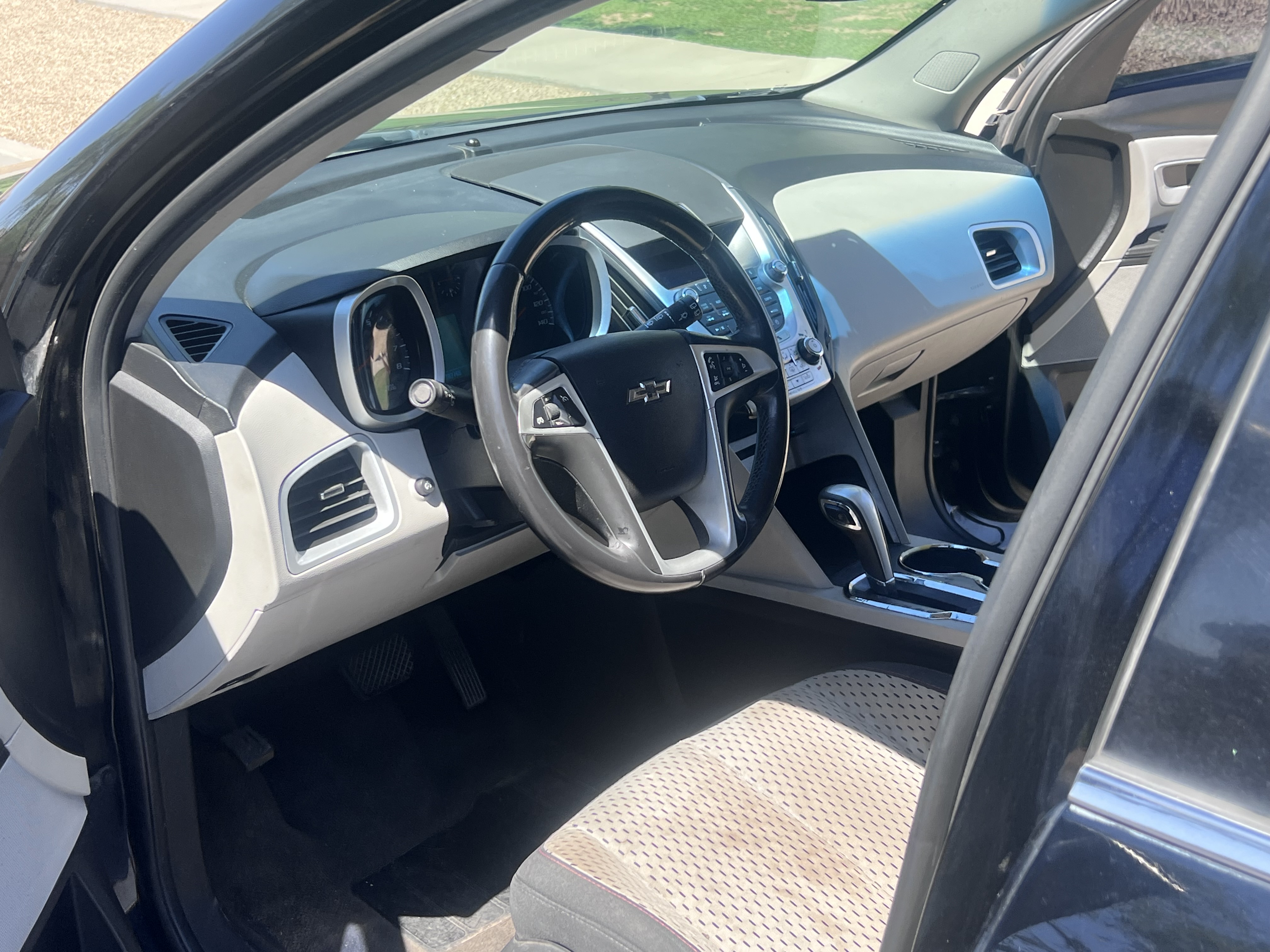 Used 2011 Chevrolet Equinox LS w/ Bluetooth Package FWD image 8