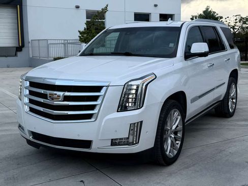 Used 2019 Cadillac Escalade Premium Luxury RWD image 1