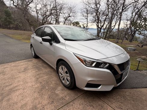 Used 2021 Nissan Versa S image 11