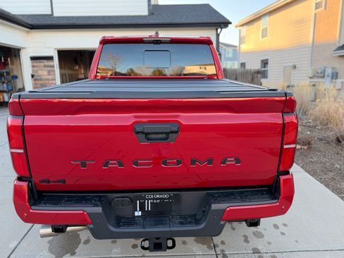 Used 2025 Toyota Tacoma TRD Sport image 4