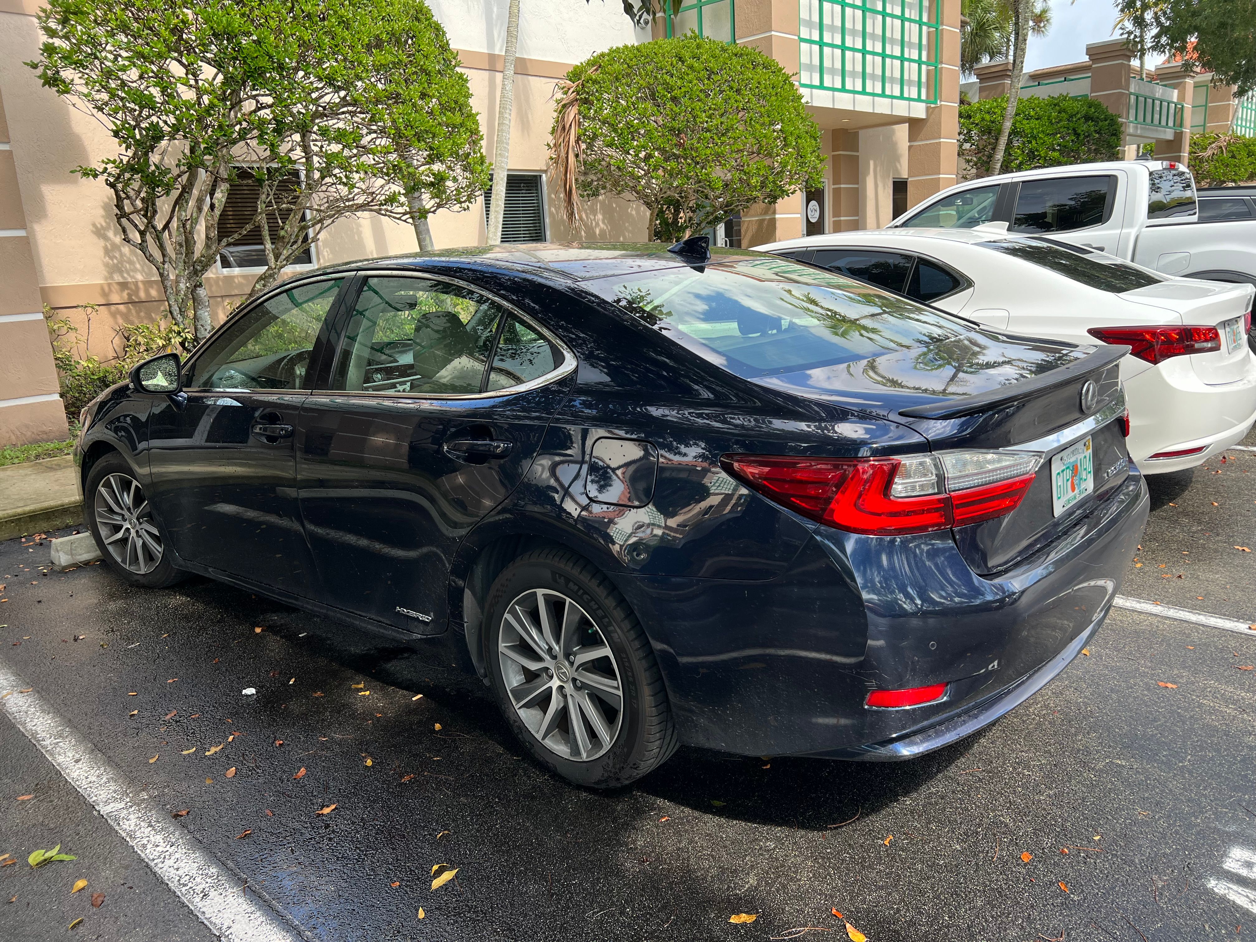Used 2016 Lexus ES 300h w/ Premium Package w/Wood Trim FWD image 5
