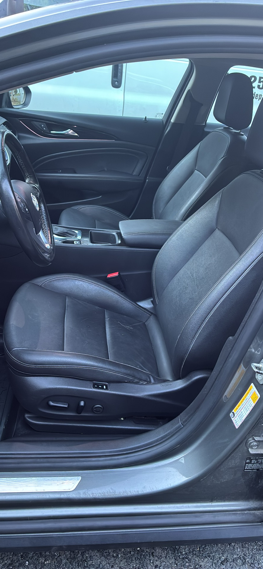 Used 2018 Buick Regal Essence w/ Driver Confidence Package #1 AWD/4WD image 4