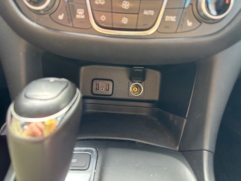 Used 2018 Chevrolet Equinox LT image 12