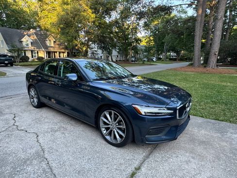 Used 2020 Volvo S60 T5 Momentum FWD image 10
