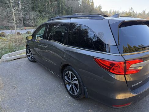 Used 2018 Honda Odyssey Elite image 2