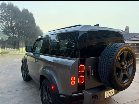 Used 2022 Land Rover Defender 90 X-Dynamic SE image 6